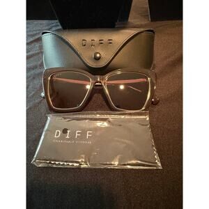 DIFF NWT Becky II cat eye polarized sunglasses size 56mm-16mm-145mm